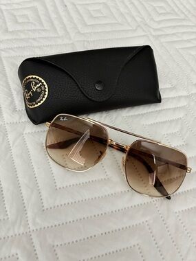 Ray-Ban Gold Frame Brown Gradient Sunglasses with Case